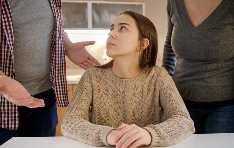 Ce a decis instanța în cazul studentei care și-a dat în judecată părinții pentru o pensie de 2.000 de lei. Demersuri la „toate organele de investigații”  