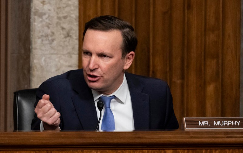 „Mă pun în genunchi și îmi implor colegii.” Discursul unui senator american după atacul de la o școală primară din Texas