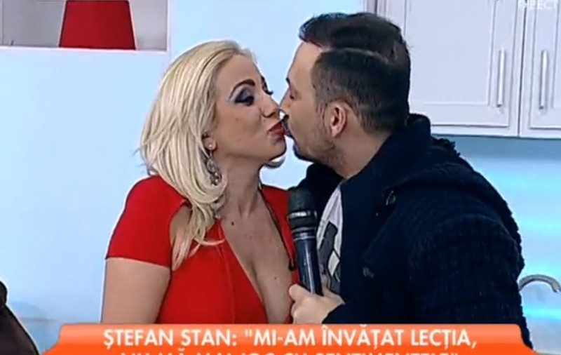 Se înfiripă ceva? Ștefan Stan a sărutat-o în direct pe Roxana Marcu