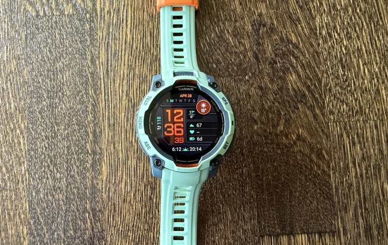 Review Garmin Instinct 3 Amoled, un smartwatch robust, performant, numai bun de luat în drumețiile de weekend și nu numai