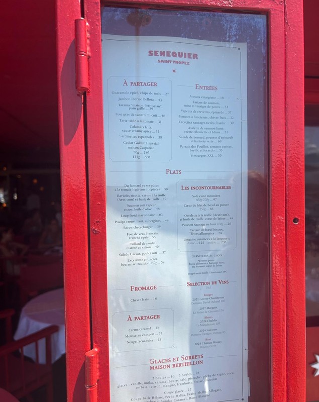 Cât costă să mănânci la restaurantul din Saint-Tropez preferat de Brigitte Bardot, De Funes, Armani sau Pablo Picasso. Între „jecmăneală” și „cea mai frumoasă terasă din lume”
