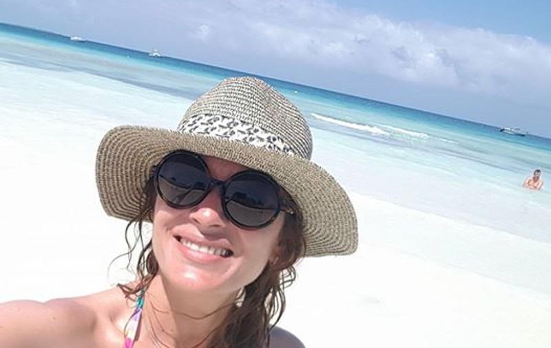 Anca Țurcașiu și soțul ei, cină romantică pe malul Oceanului