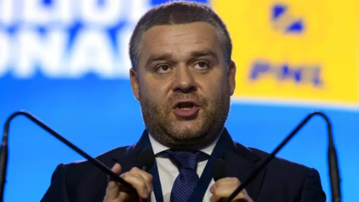 Ciprian Ciucu în timpul unui discurs