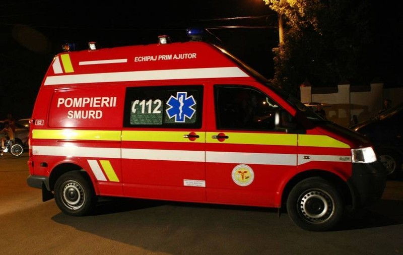 ACCIDENT grav în București. Trei mașini s-au ciocnit violent, iar una s-a răsturnat