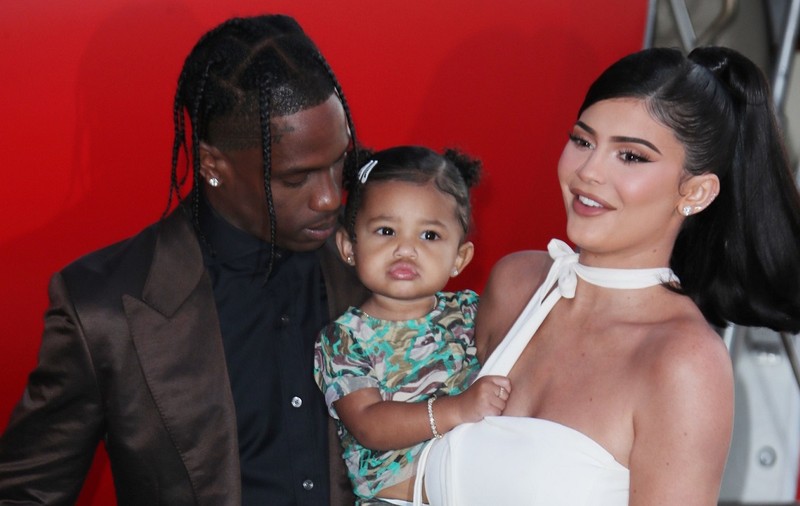 Kylie Jenner a născut al doilea copil. Ce imagine a postat vedeta cu bebelușul ei și al lui Travis Scott