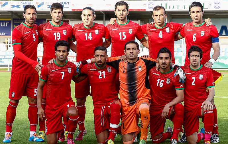Iranienii n-au voie să facă schimb de tricouri! Care e motivul