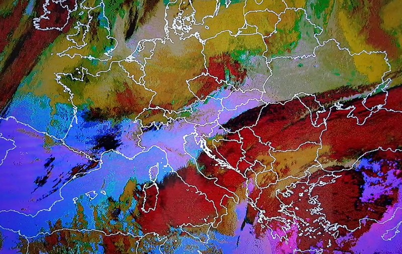 VIDEO | Unde ar putea ninge cu praf saharian? Meteorologi cred că România nu va fi afectată de aceast fenomen