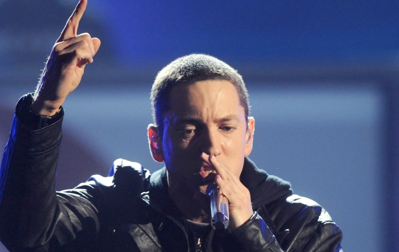 Audio | Eminem va lansa joi videoclipul “Love The Way You Lie”