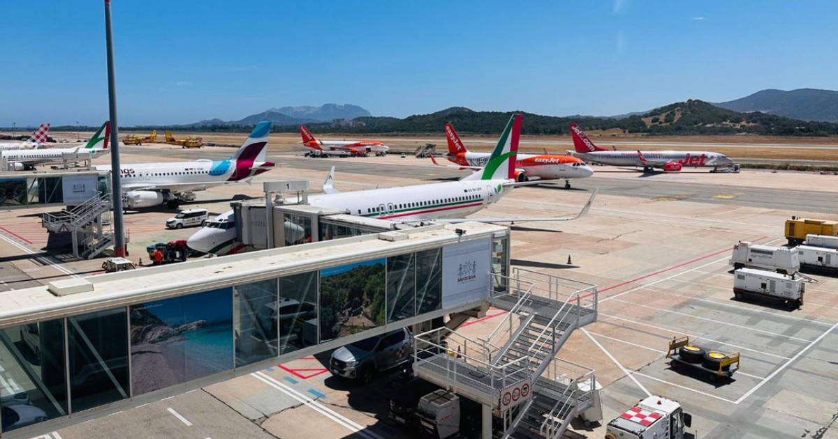 Avioane blocate pe aeroportul din Olbia Captură X @Olbia-Airport