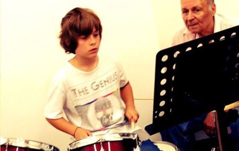 Talent, tată, nu glumă! Fiul cărei vedete de la noi bate toba ca să ia proba? | FOTO
