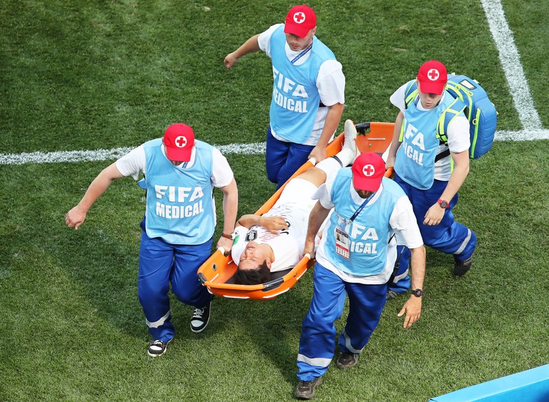 epa06818481 Park Joo-ho (C) of South Korea is stretchered off the pitch after being injured during the FIFA World Cup 2018 group F preliminary round soccer match between Sweden and South Korea in Nizhny Novgorod, Russia, 18 June 2018. (RESTRICTIONS APPLY: Editorial Use Only, not used in association with any commercial entity - Images must not be used in any form of alert service or push service of any kind including via mobile alert services, downloads to mobile devices or MMS messaging - Images must appear as still images and must not emulate match action video footage - No alteration is made to, and no text or image is superimposed over, any published image which: (a) intentionally obscures or removes a sponsor identification image; or (b) adds or overlays the commercial identification of any third party which is not officially associated with the FIFA World Cup) EPA-EFE/RITCHIE B. TONGO EDITORIAL USE ONLY