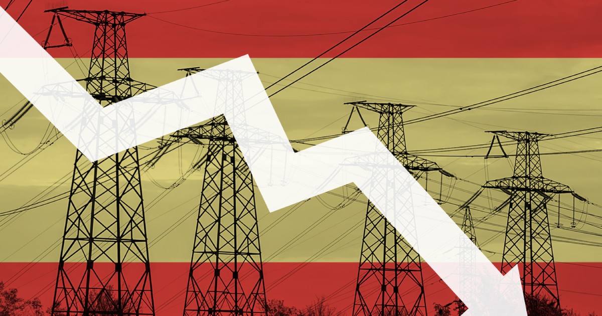 Patru stâlpi de energie electrică pe un câmp, cu steagul Spaniei ca fundal și o săgeată îndreptată în jos.