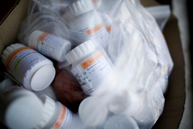 O pungă cu AZT, medicamentul folosit contra HIV. Foto: EPA