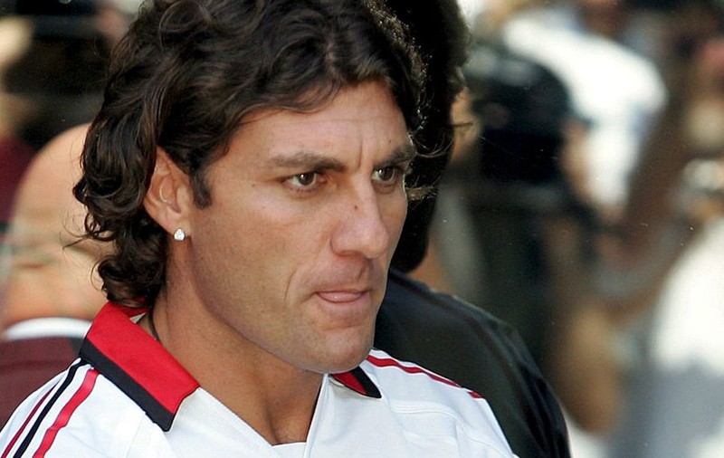 Vieri renunţă la fotbal pentru a juca poker