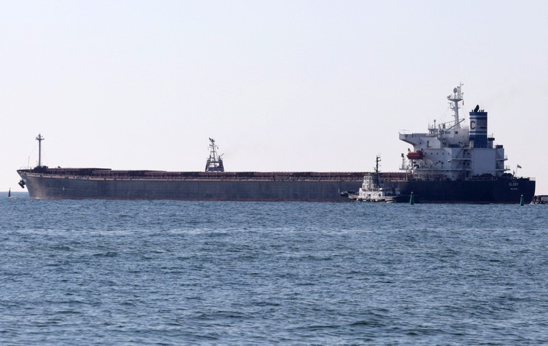O navă încărcată cu cereale din Ucraina a eșuat în Canalul Suez. Situația traficului maritim