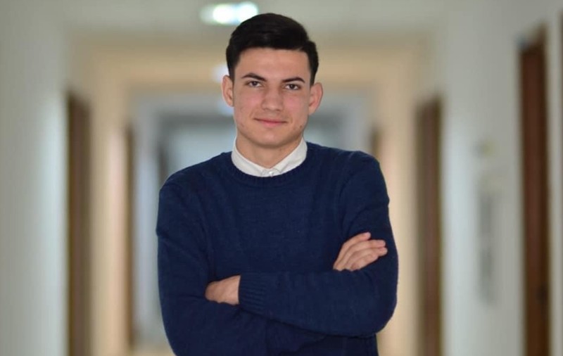 După ce Seminarul Teologic din Craiova nu i-a permis să facă școala online și l-a exmatriculat, un elev a dat școala în judecată: „Eu vreau să fiu preot”
