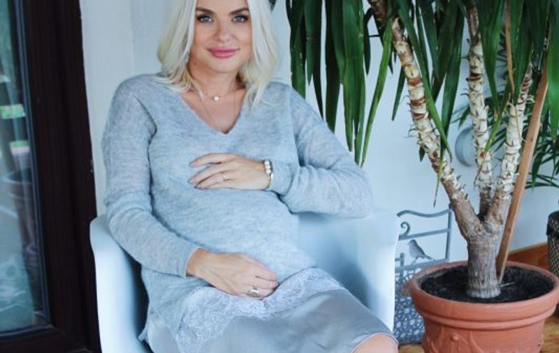 EXCLUSIV/ Jojo a luat-o pe urmele Valentinei Pelinel. Se antrenează din greu ca să nască natural