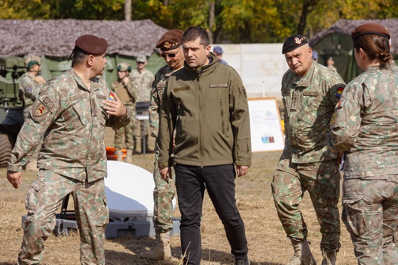 Ministrul Radu Miruță a fost vedeta evenimentului MApN de la Domnești. Sursa foto: Eli Driu