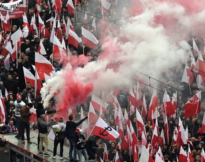 Imagini incendiare în Polonia. Liderii eurosceptici şi grupurile de extremă dreapta au marcat împreună Ziua Independenței (FOTO)
