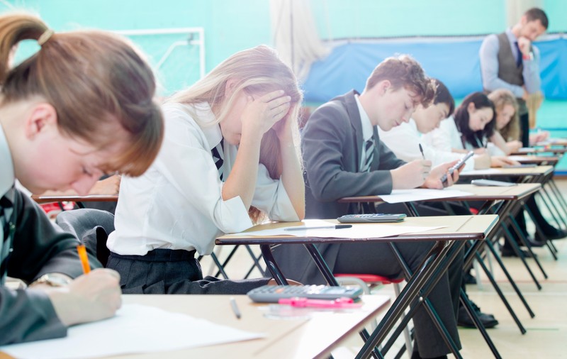 Azi încep înscrierile la BAC 2025. Cât costă taxa și care este calendarul examenelor