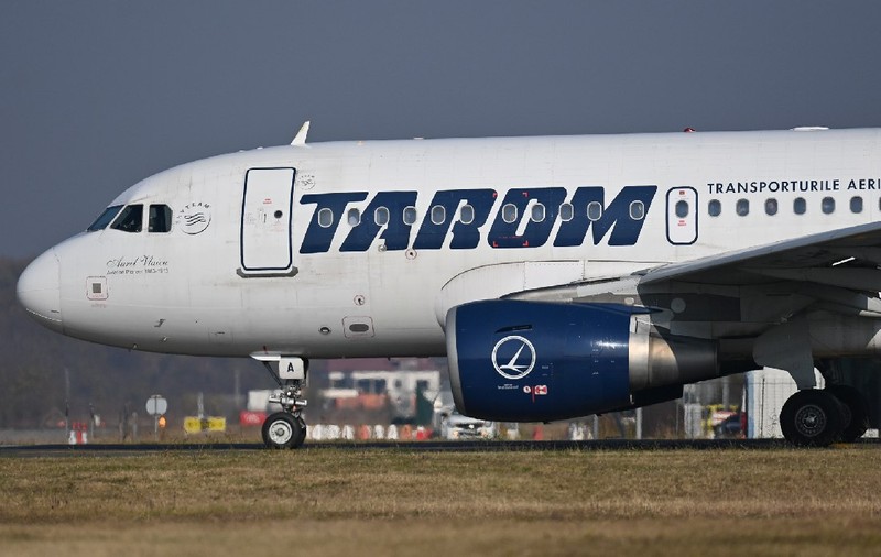 Zborurile TAROM pentru repatrierea a peste 300 de români aflaţi în zona de conflict din Orientul Mijlociu, reprogramate pentru luni seara