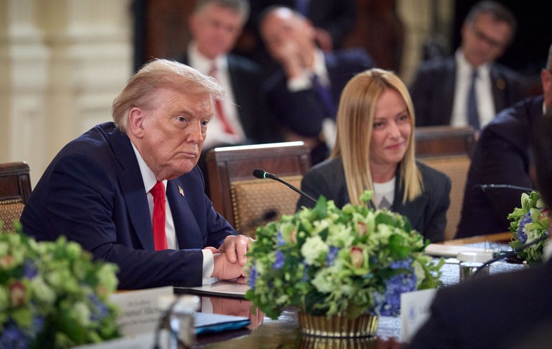 Donald Trump râde de Giorgia Meloni, înainte de plecarea la summitul NATO de la Ankara: „E nevoie de un ordin de restricție”