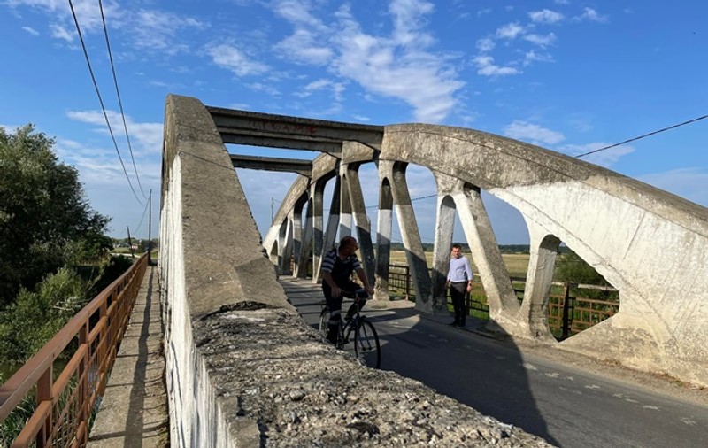Se închide circulația pe un pod de lângă Lugoj, după ce a crăpat structura de rezistență
