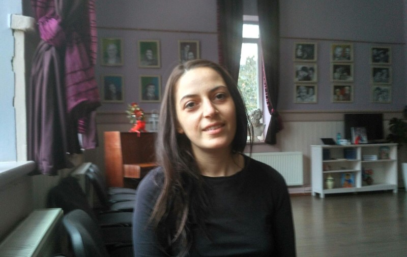 VIDEO REPORTAJ/Casandra Petre a terminat dreptul, dar a devenit artistă. A umblat prin toată lumea, dar s-a întors în țară!