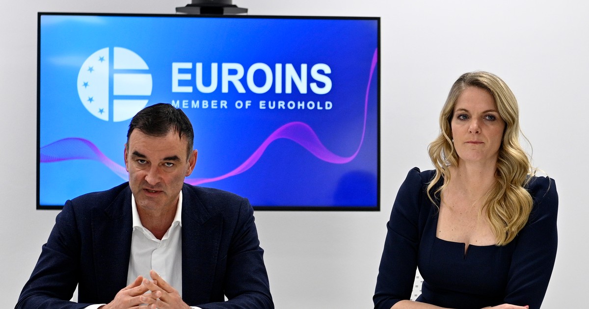 Kiril Boshov, directorul general al Euroins Insurance Group, si Tanja Blatnik, directorul general al Euroins Romania Foto: Agerpres