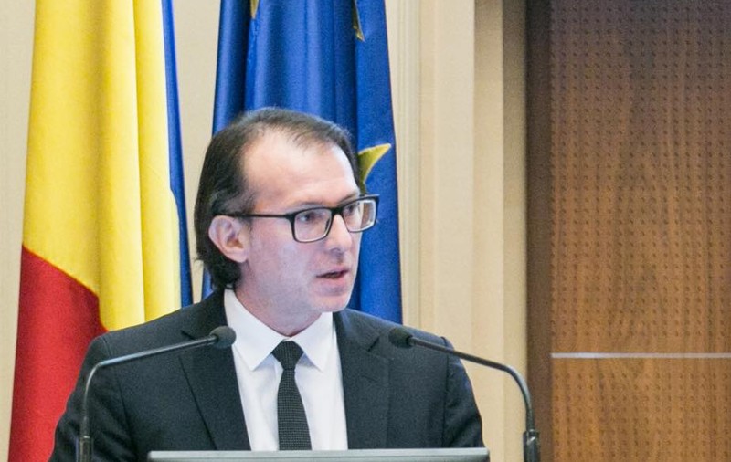 Scandal cu jigniri, în conducerea Senatului. Cîţu spune că Tăriceanu a ţipat la el şi l-a făcut "turnător" şi "securist"
