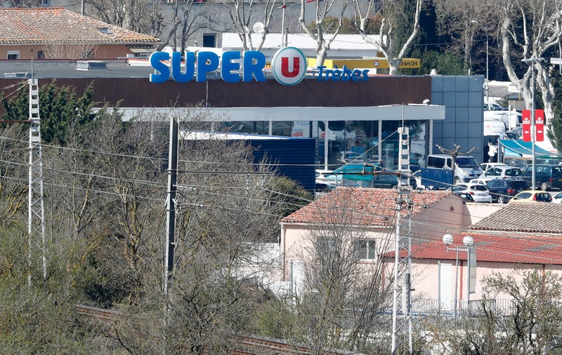 Cronologia atentatului cu luare de ostatici din sud-estul Franței. Ce a făcut Lakdim după ce și-a dus sora la școală
