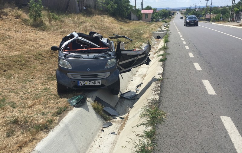 Tragedie în județul Vaslui! Un tânăr de 22 de ani s-a urcat beat la volan și a murit în accident