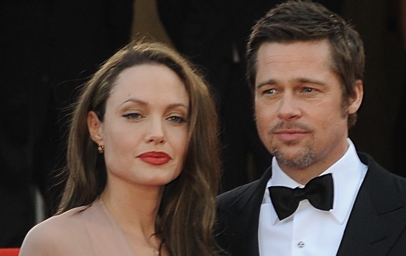 Angelina Jolie l-a părăsit pe Brad Pitt