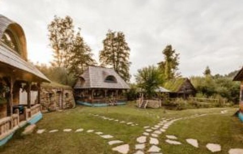 Un "sat" întreg din România, scos la vânzare cu 750.000 de euro. Ce primește cumpărătorul pentru această sumă