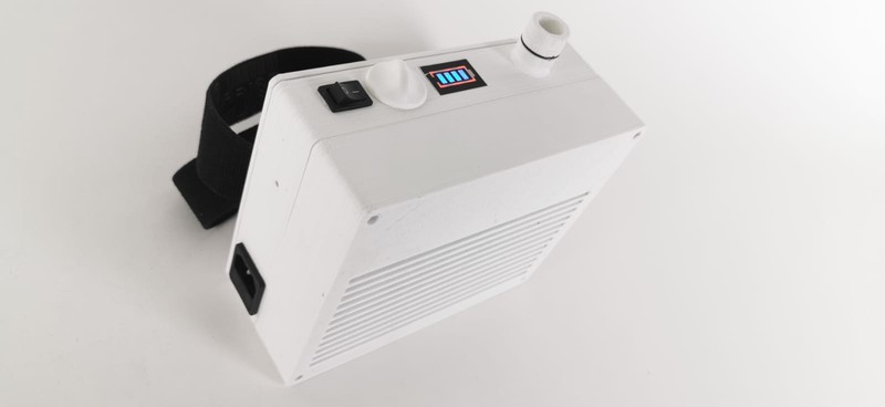 PAPR-ul creat de tinerii români are cam 15/30 cm și 1 kg
