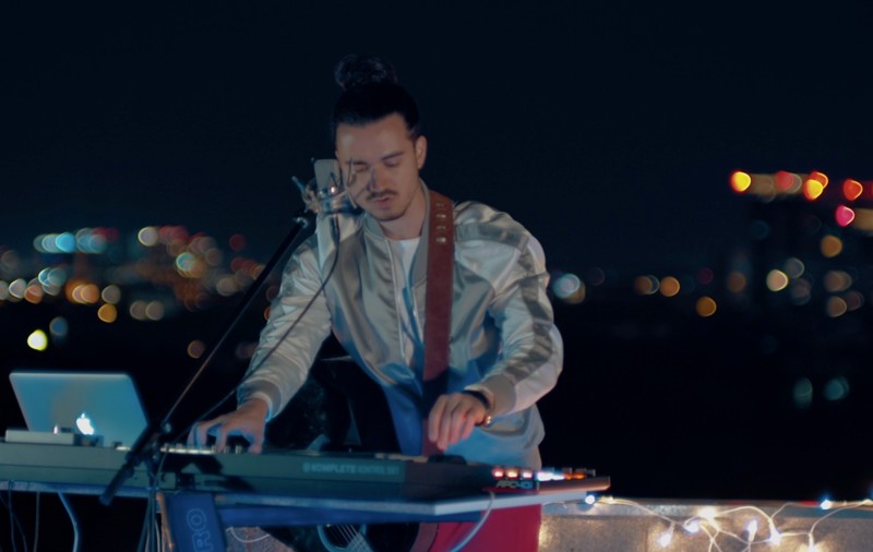 Cine e Dael Damsa, românul ajuns viral pe TikTok cântând manele în limba engleză
