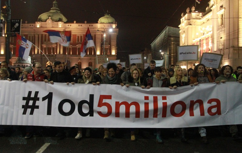 Proteste în Serbia față de președinte. Mii de oameni au ieșit în stradă / FOTO&VIDEO