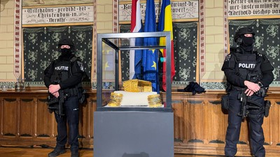 Coiful de la Coţofeneşti şi două brăţări dacice vor fi expuse la Muzeul de Istorie până pe 3 mai, după ce au fost recuperate în urma furtului din Olanda