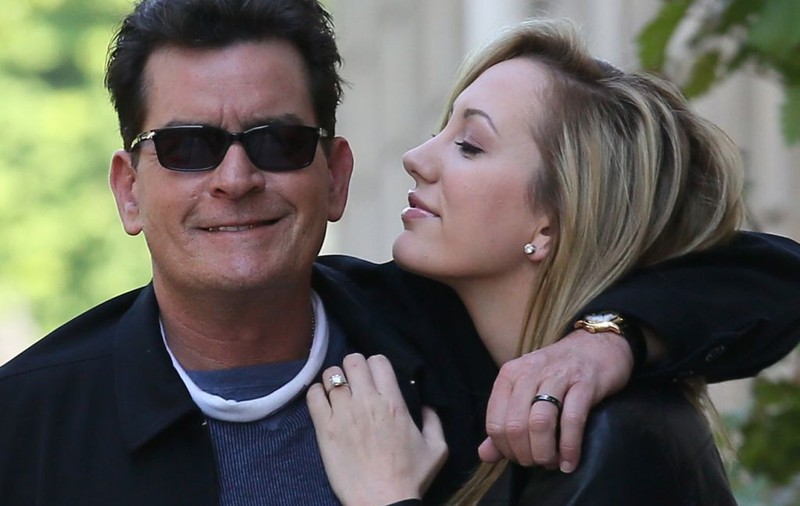 A înghiţit pastile ca să moară! Brett Rossi a devenit o epavă după despărţirea de Charlie Sheen