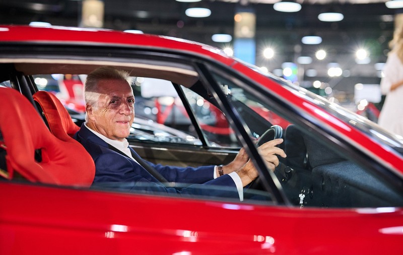 Miliardarul Piero Ferrari și soția româncă, în vizită la colecția de mașini a lui Ion Țiriac. Romina a oferit o lecție de eleganță