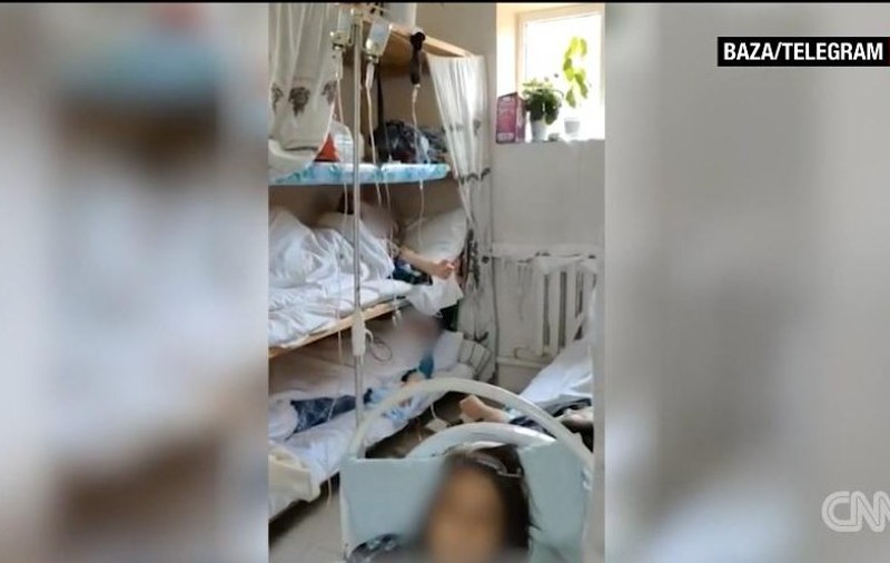 Imagini groaznice din spitalele din Rusia: cadre medicale infectate cu COVID-19, înghesuite în spălătoria unui spital