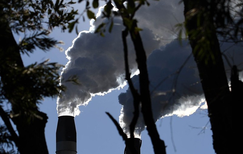 Locuitorii din zonele industriale se vor putea pensiona mai devreme cu 2 ani, dacă au lucrat 35 de ani în zonele respective. Vot în comisia de muncă