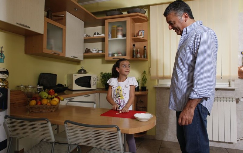 Chef Joseph Hadad creşte singur 3 copii! Uite cum îşi răsfaţă mezina!