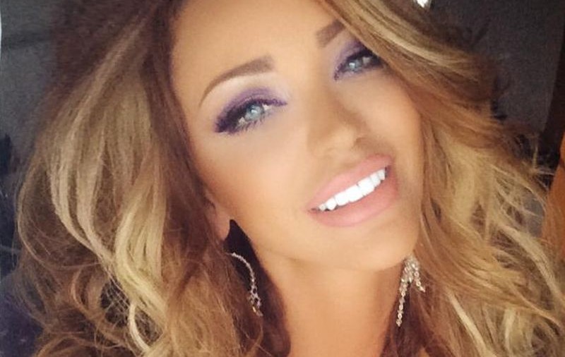 Bianca Drăguşanu LE DĂ PESTE NAS CÂRCOTAŞILOR! E FRUMOASĂ şi FĂRĂ MACHIAJ | FOTO