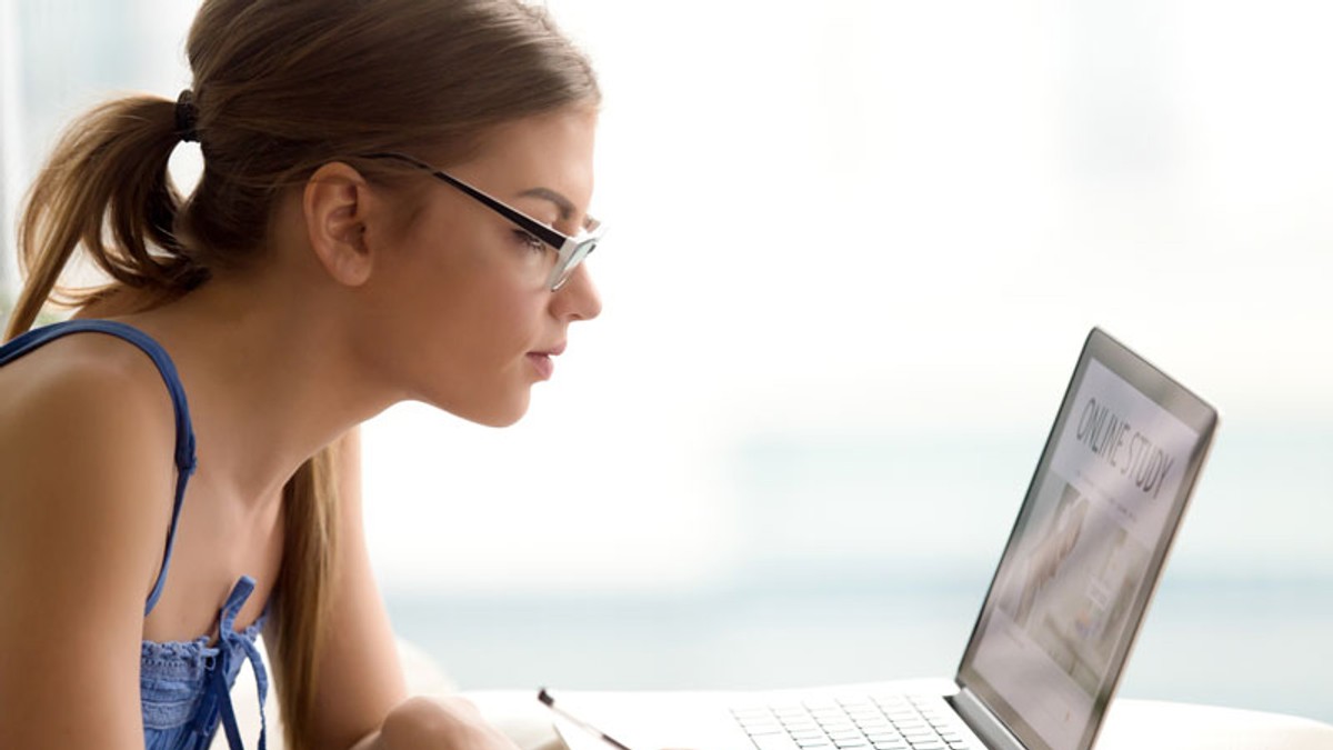 O treime din elevii români nu sunt mulțumiți de școala online și nu urmează cursurile prin intermediul platformelor virtuale