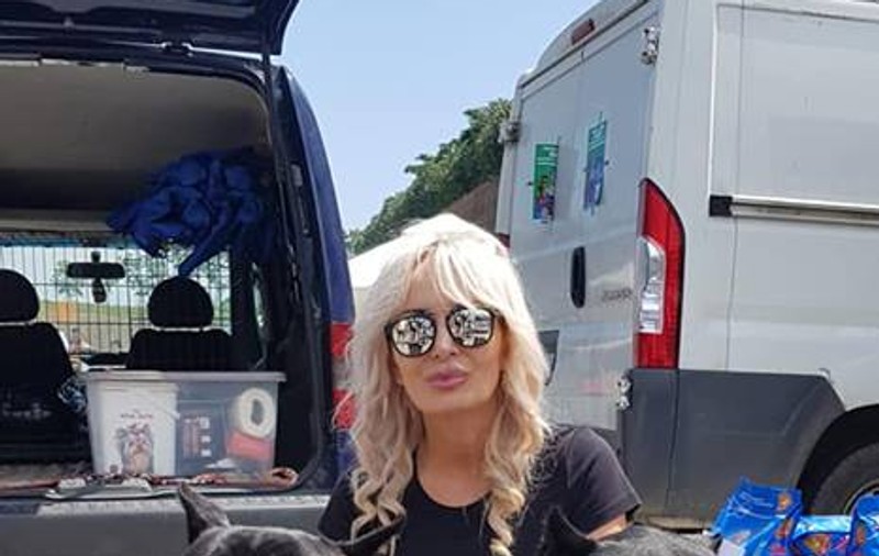 Daniela Gyorfi, în costum de baie. Ce bine se ține la 49 de ani | FOTO