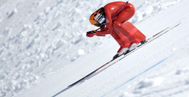 epa02126296 Italian Simone Origone in action during the XspeedSki, FIS Speed Skiing World Cup Final 2010, in the Swiss Alps resort of Verbier, Switzerland, 21 April 2010. EPA/DOMINIC FAVRE