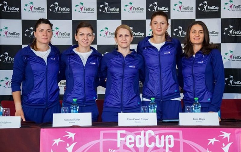 VIDEO Zgura pentru meciul de FedCup e gata! Simona Halep și restul echipei se antrenează cu public de joi