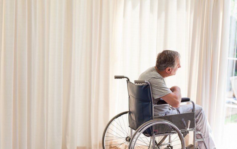 O româncă a scandalizat Austria! L-a jefuit și l-a abandonat pe bătrânul de care avea grijă!