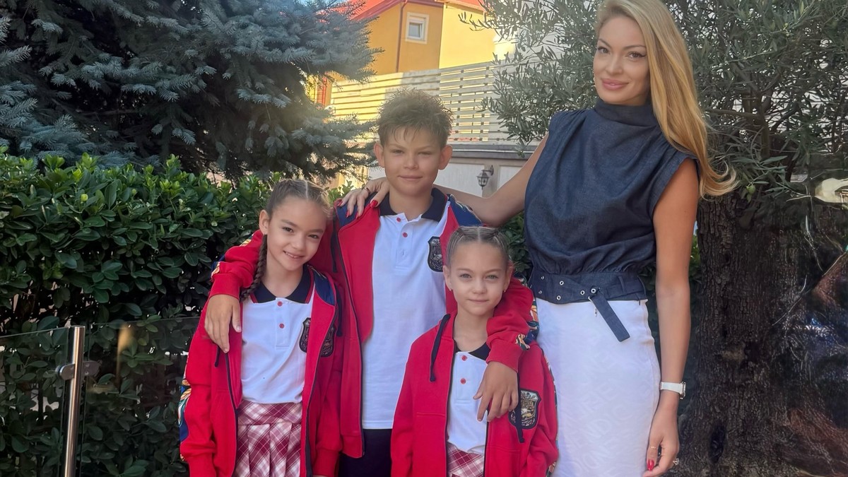 Valentina Pelinel si copiii ei